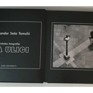 ALEKSANDAR SAŠA TOMULIĆ : IZLOŽBA FOTOGRAFIJA NA ULICI