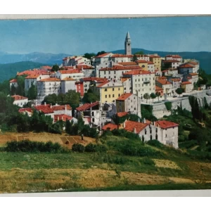 Labin: stara razglednica pogled na Stari grad i obrađeno zemljište