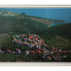 Labin: stara razglednica pogled na Stari grad iz ptičje perspektive