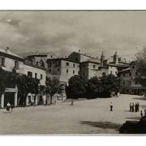 Labin: stara razglednica prizor s ulice