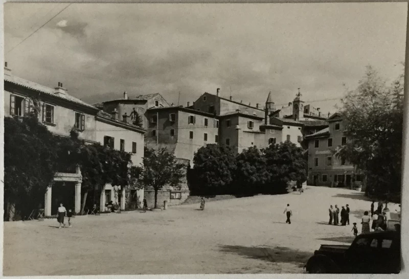 Labin: stara razglednica prizor s ulice