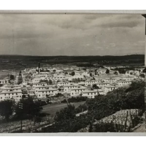 Labin: stara razglednica Podlabin nisko s obronka