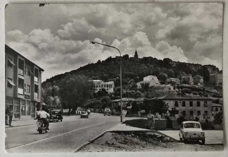 Labin: stara razglednica pogled uz cestu