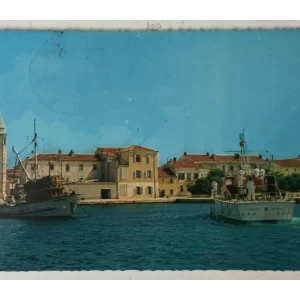 Fažana: stara razglednica riva i brodovi