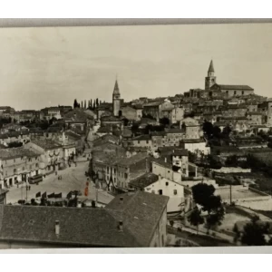 Buje: stara razglednica pogled na grad svjetliji ton