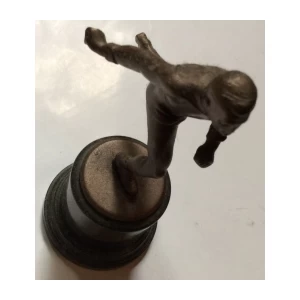 MUŠKARAC NA KOTURALJKAMA, BRONCA