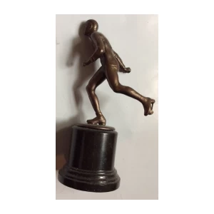 MUŠKARAC NA KOTURALJKAMA, BRONCA