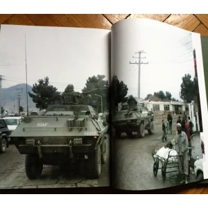 VOJSKA POBJEDNIKA, S PONOSOM U BUDUĆNOST,  FOTOMONOGRAFIJA OSRH,  2006.    NA HRVATSKOM I ENGLESKOM JEZIKU